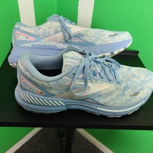 Brooks Adrenaline GTS 23 Running Athletic Shoes
Women’s 11 (B – Medium Width)